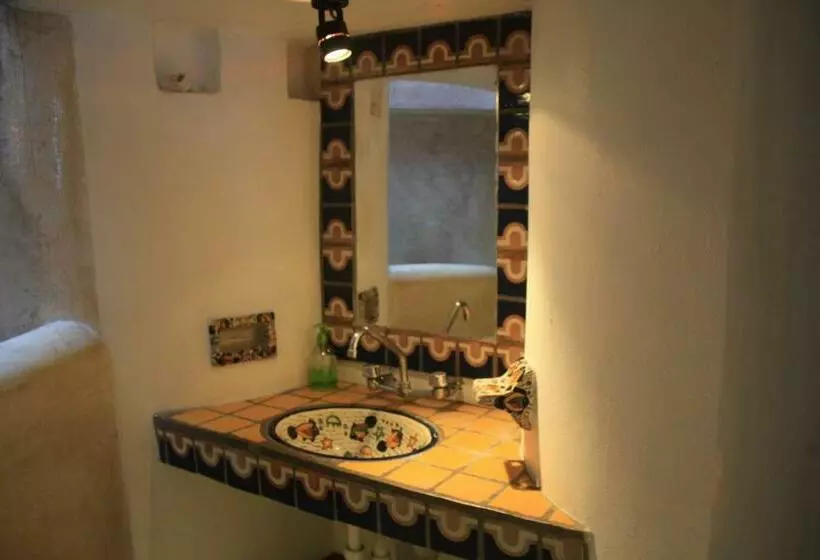 بانگلوی استاندارد, Amaranto Bed And Breakfast