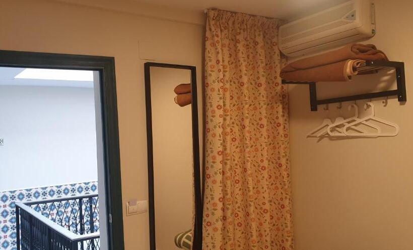 اتاق استاندارد با سرویس بهداشتی مشترک, Pension Catedral