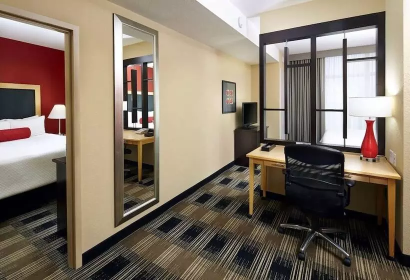 身障者適用スイートルーム, Holiday Inn Express Miami Airport Blue Lagoon Area, An Ihg
