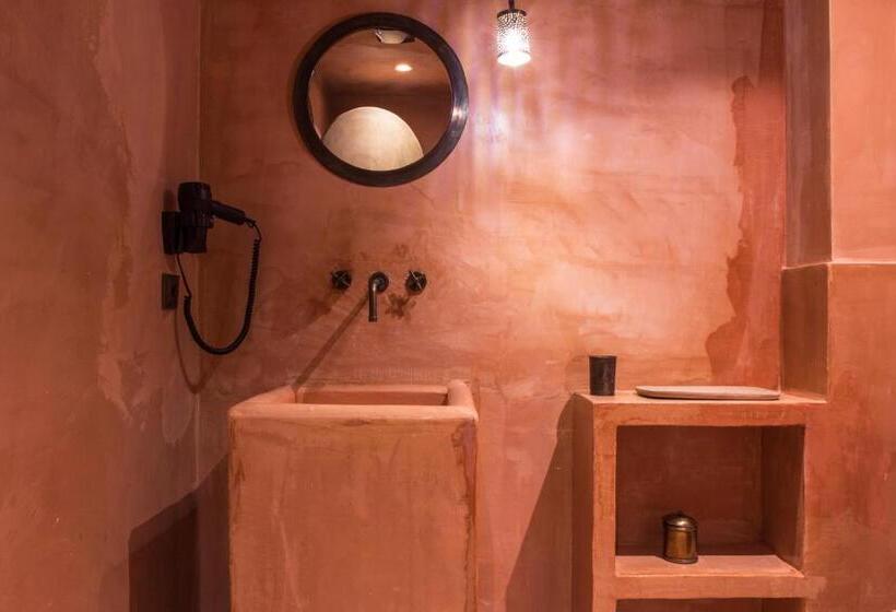 غرفة ديلوكس, Life Gallery