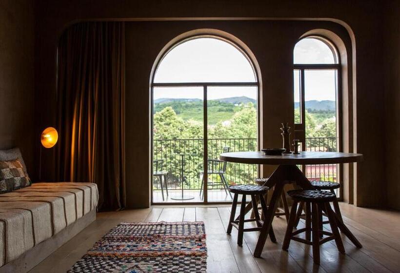 جناح عائلي, Life Gallery