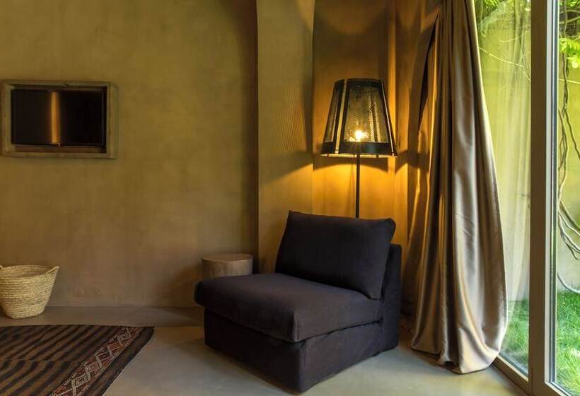 غرفة قياسية مطلّة علي الحديقة, Life Gallery