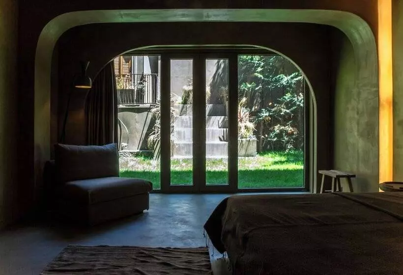 اتاق استاندارد با چشمانداز باغ, Life Gallery