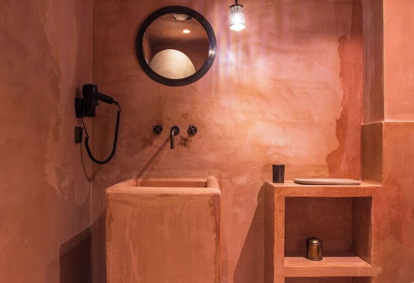 غرفة ديلوكس, Life Gallery