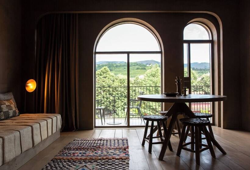 جناح عائلي, Life Gallery