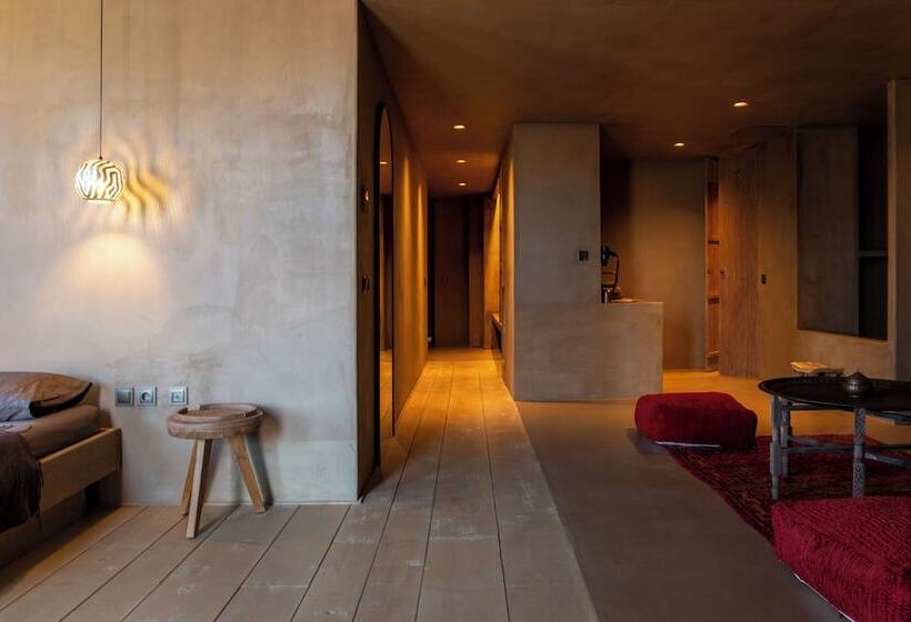 غرفة ديلوكس ثلاثية, Life Gallery