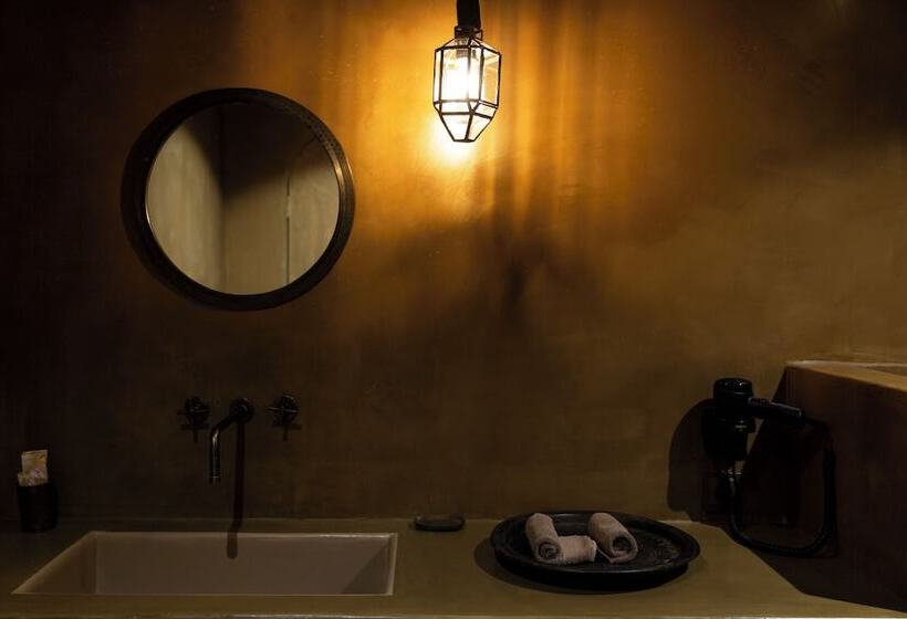 غرفة قياسية ذات إطلالة, Life Gallery