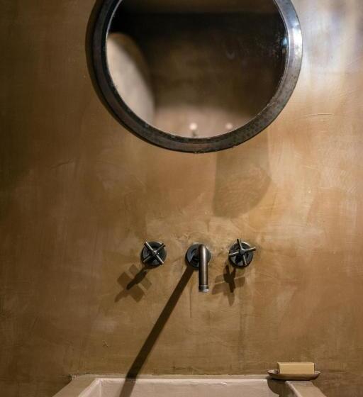 غرفة قياسية, Life Gallery