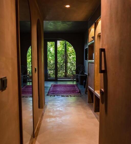 غرفة قياسية داخلية, Life Gallery