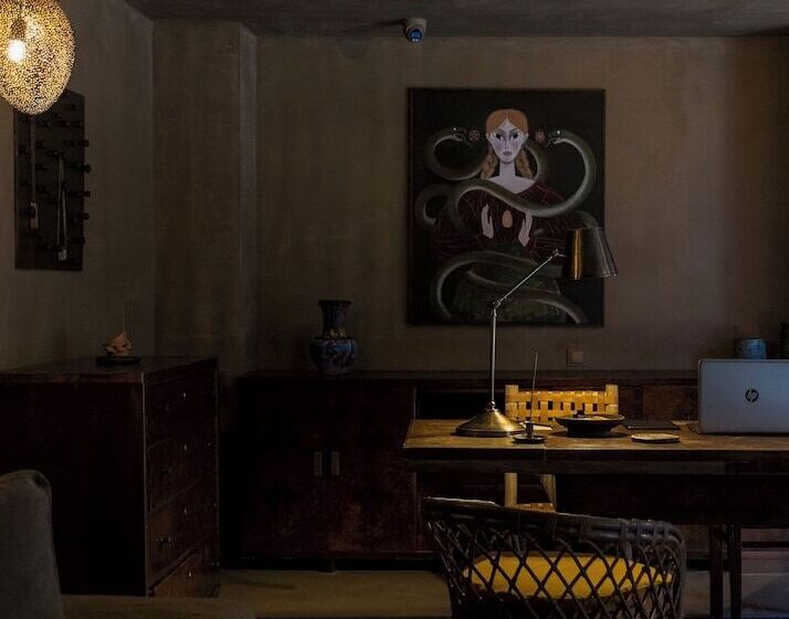 غرفة قياسية, Life Gallery