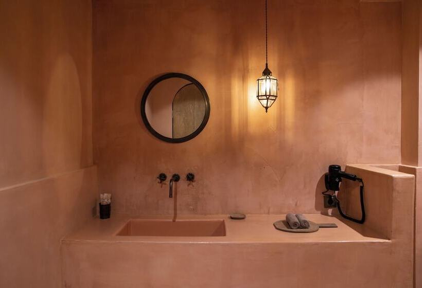 غرفة قياسية ذات إطلالة, Life Gallery