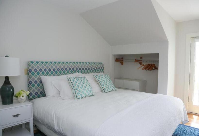 سوییت, The Sea Breeze Inn