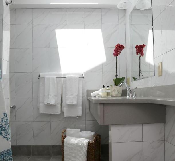 اتاق استاندارد برای معلولان, The Sea Breeze Inn