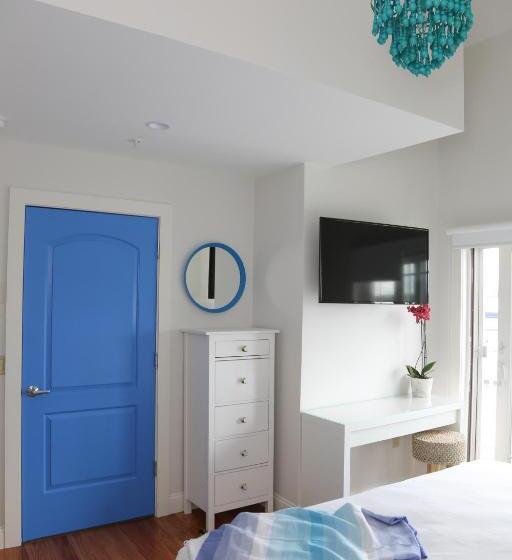 استودیوی لوکس, The Sea Breeze Inn