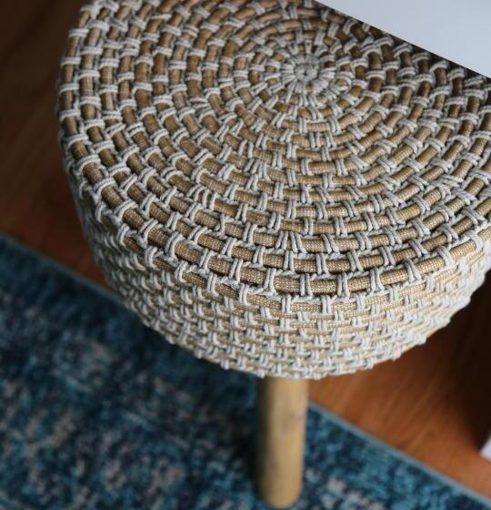 استودیوی لوکس, The Sea Breeze Inn