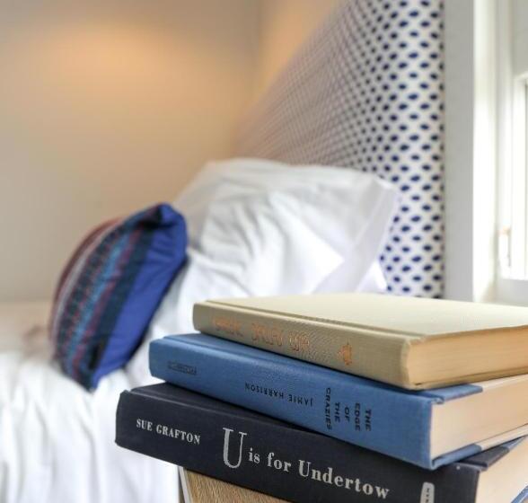 اتاق لوکس, The Sea Breeze Inn