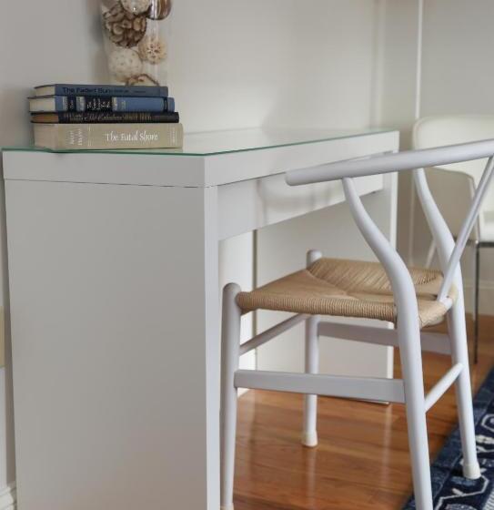 اتاق لوکس, The Sea Breeze Inn