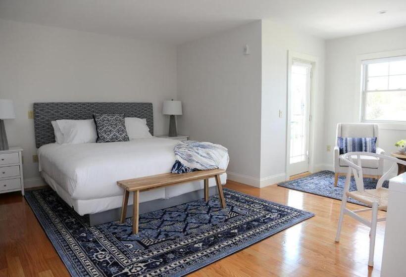 اتاق لوکس با تخت بزرگ, The Sea Breeze Inn