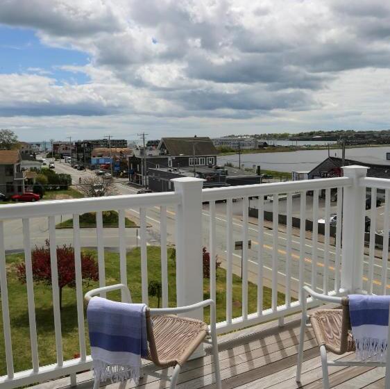 اتاق لوکس با تخت بزرگ, The Sea Breeze Inn