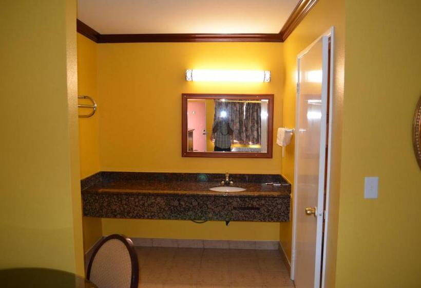 اتاق لوکس با تخت بزرگ, Cloud 9 Inn Lax