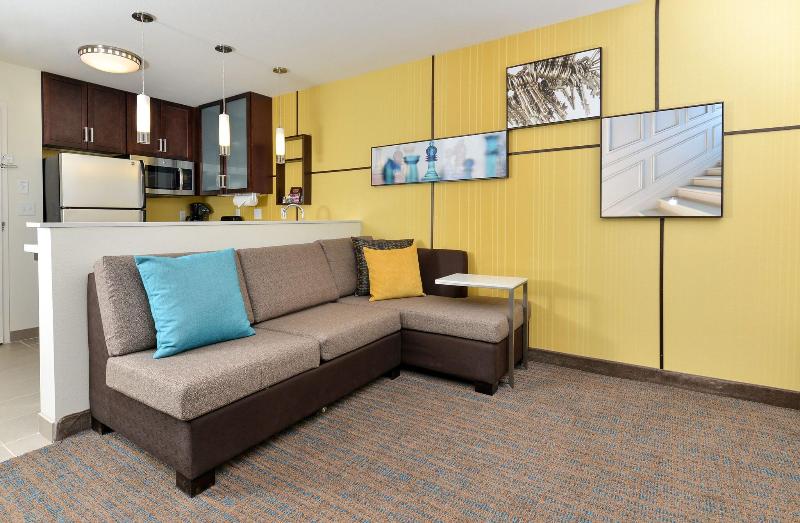 带大床的标准工作室, Residence Inn By Marriott Des Moines Downtown