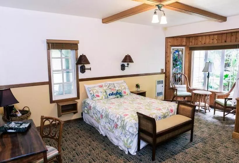 Standard Room King Size Bed, Kilauea Lodge And Restaurant