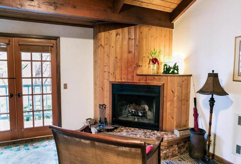 带大床的豪华间, Kilauea Lodge And Restaurant