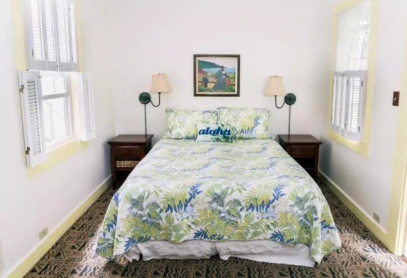 Deluxe Room, Kilauea Lodge And Restaurant
