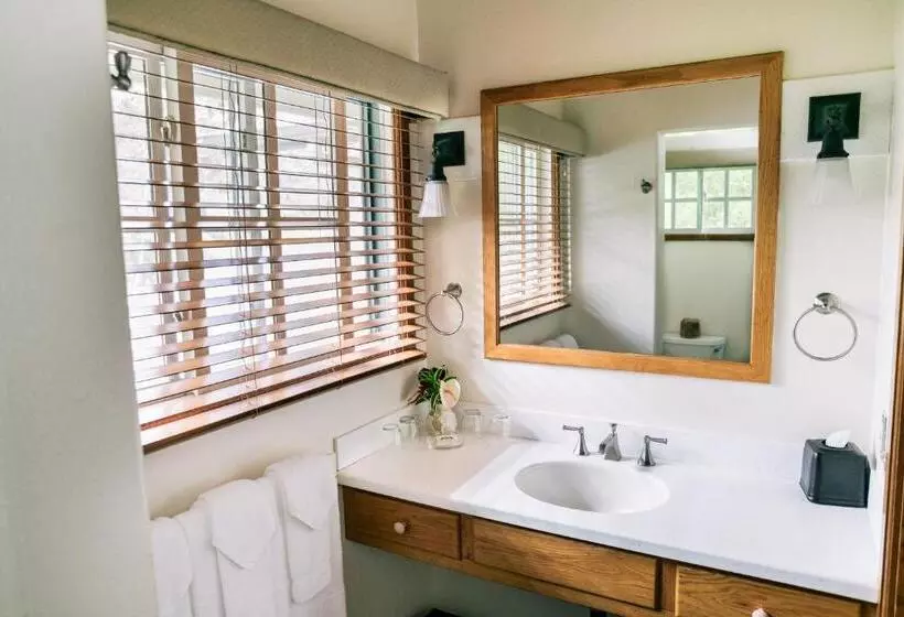 Standard Room, Kilauea Lodge And Restaurant