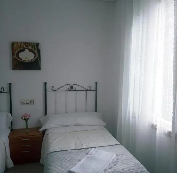 スタンダードルーム, Hostal San Cristobal   Pontedeume