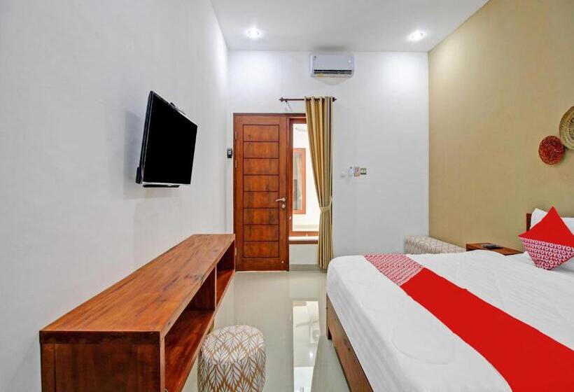 带大床的豪华间, Oyo 90820 Madania Guesthouse