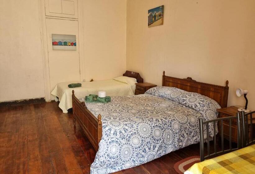 اتاق استاندارد سه نفره, Hostal Playa Ancha