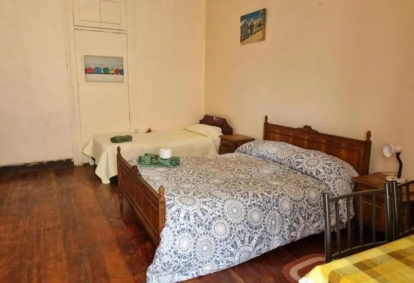 اتاق استاندارد سه نفره, Hostal Playa Ancha