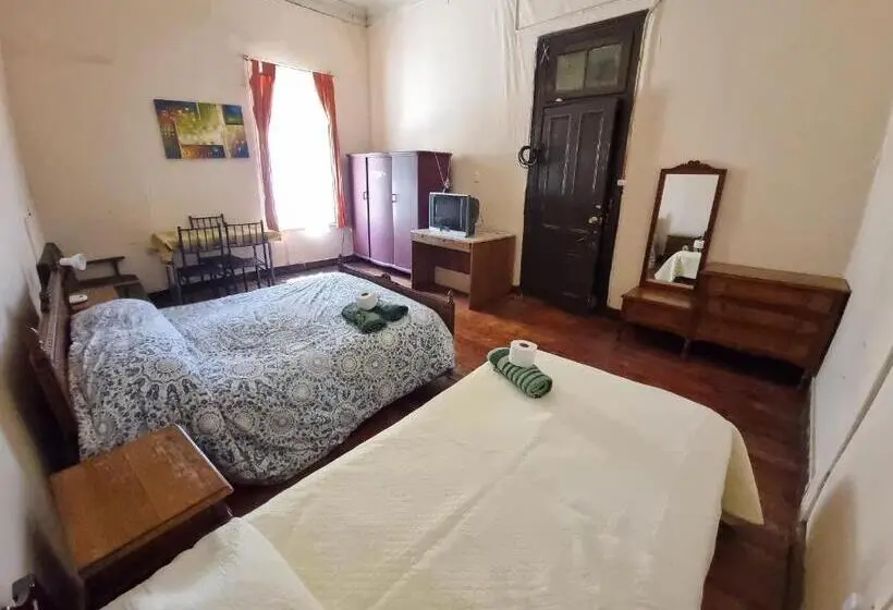 اتاق استاندارد سه نفره, Hostal Playa Ancha