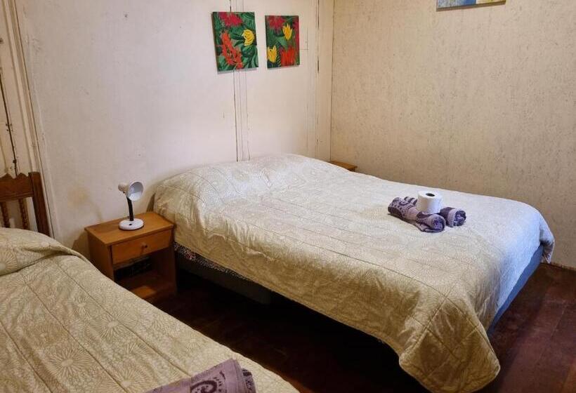 اتاق ساده سه‌ نفره, Hostal Playa Ancha