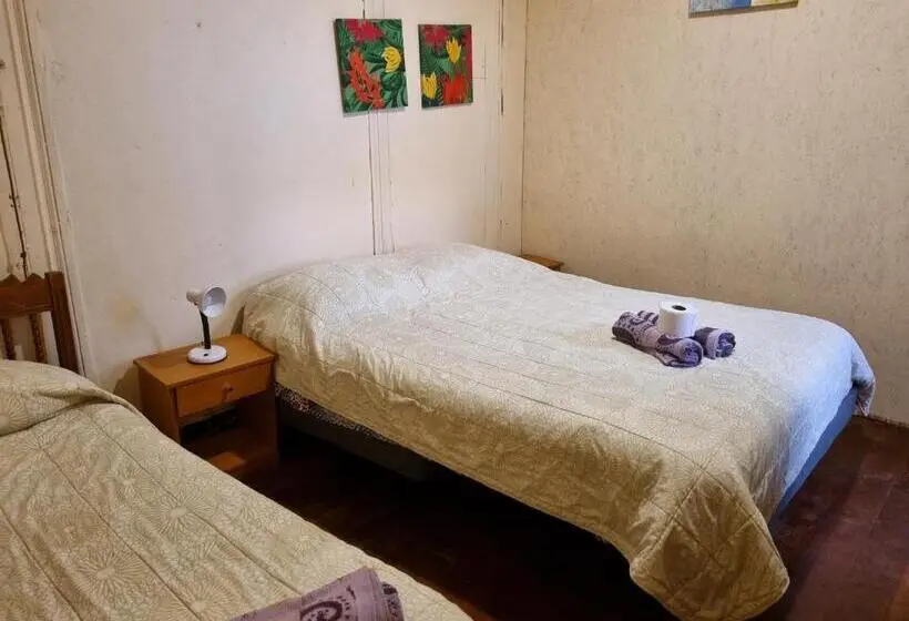 اتاق ساده سه‌ نفره, Hostal Playa Ancha