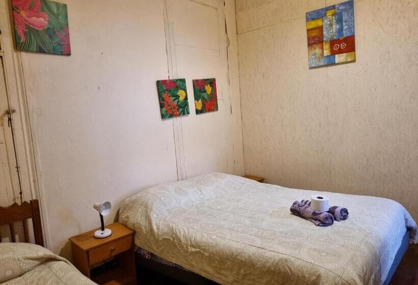 اتاق ساده سه‌ نفره, Hostal Playa Ancha