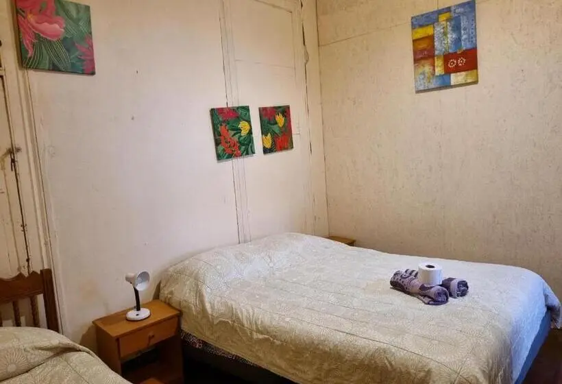 اتاق ساده سه‌ نفره, Hostal Playa Ancha