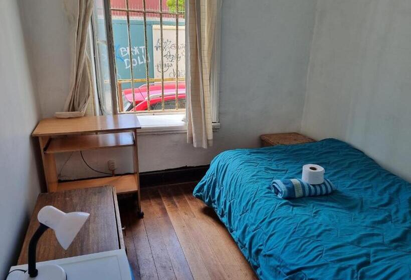 اتاق استاندارد یک نفره, Hostal Playa Ancha