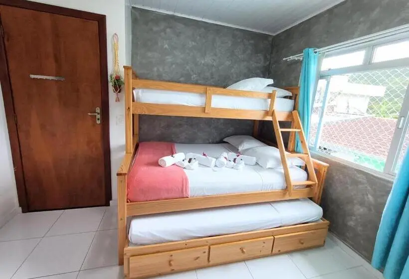 スタンダード４人部屋, Hostel Casa Da Vó Rosa