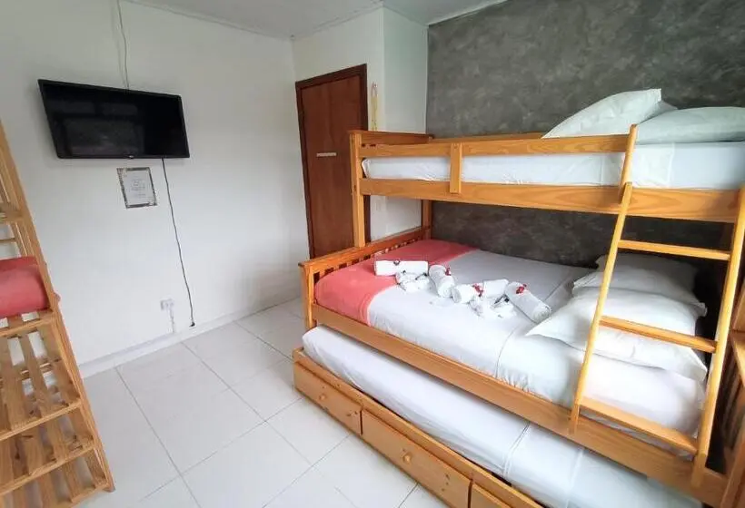 スタンダード４人部屋, Hostel Casa Da Vó Rosa