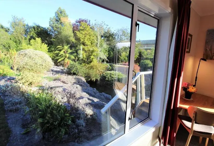 ガーデンビュースーペリアールーム, Labyrinth Gardens Guest House
