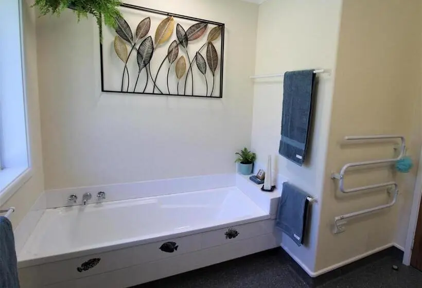 スタンダードルーム, Labyrinth Gardens Guest House