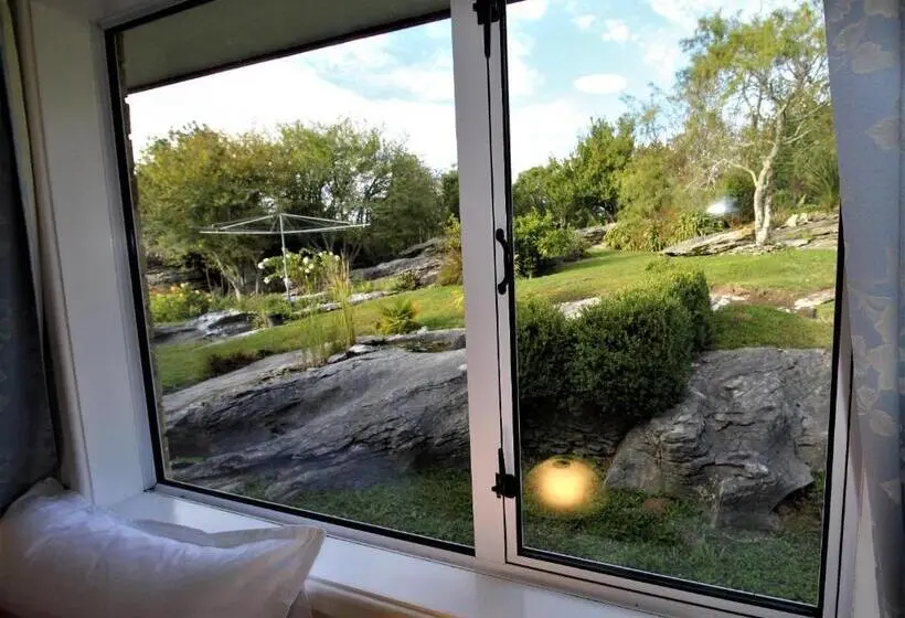 ガーデンビューデラックスルーム, Labyrinth Gardens Guest House