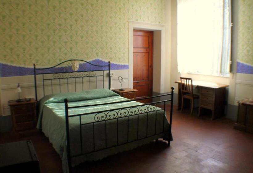 آپارتمان یک خوابه با دری مشترک که هال را جدا می کند., B&b Villa Pardi Lucca