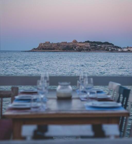 Люкс Повышенной Комфортности, Cavo Seaside Suites