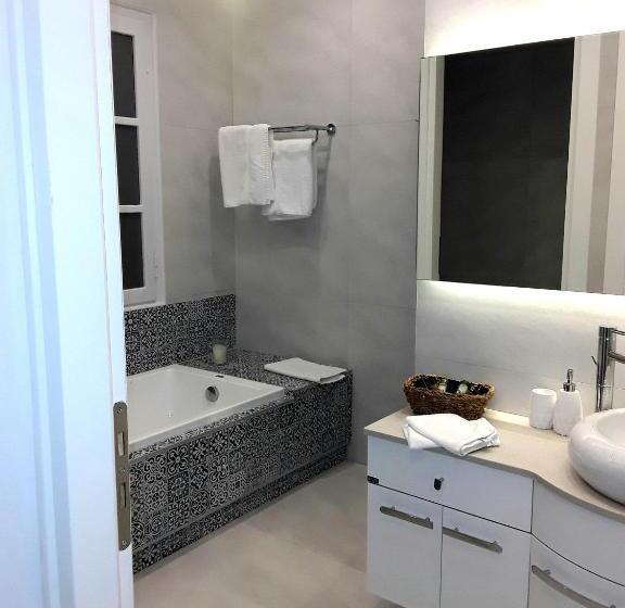 Люкс Повышенной Комфортности, Cavo Seaside Suites