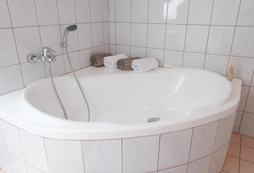 Апартаменты 2 Спальни, Familienhotel Herbst