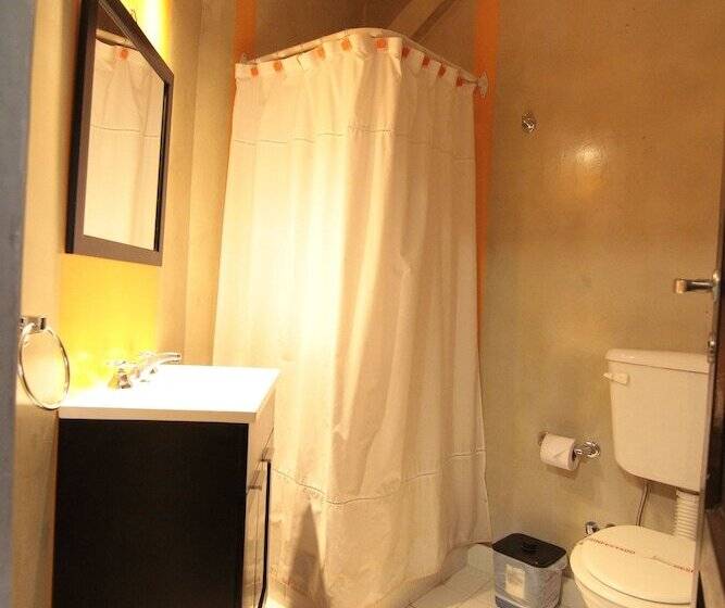 اتاق استاندارد سه نفره, Ancon