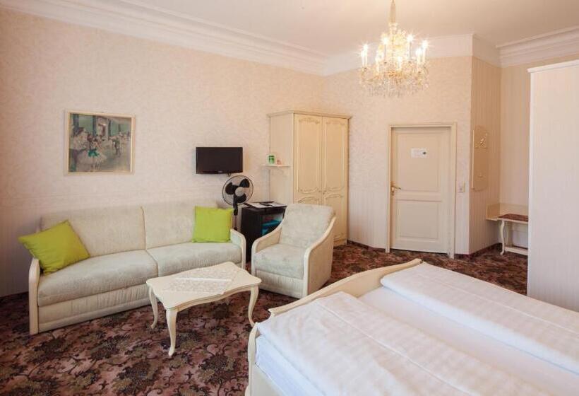 اتاق استاندارد سه نفره, Aviano Boutique